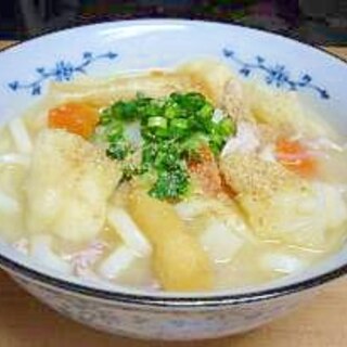 お腹大満足！うどん＆モチモチすいとん入り豚汁